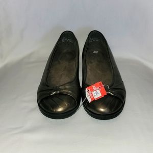 Easy Street sz 7.5 Mettalic Flats